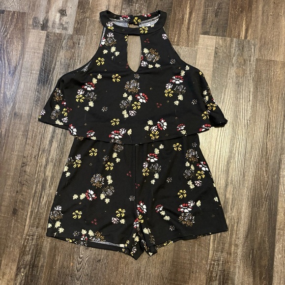 Floral Black Sleeveless Romper, size M - Picture 1 of 2
